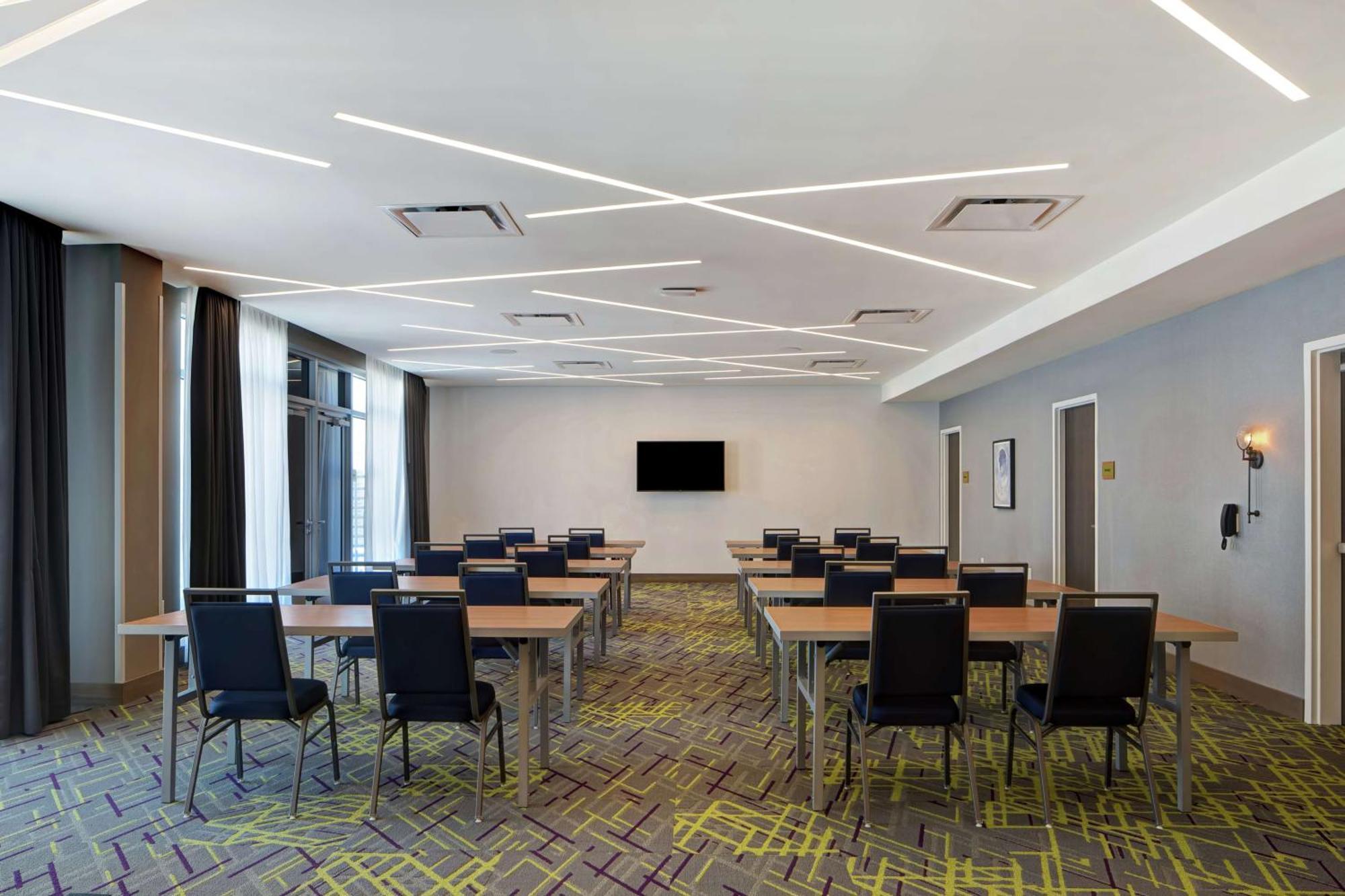 Home2 Suites By Hilton Charlotte Uptown Екстериор снимка