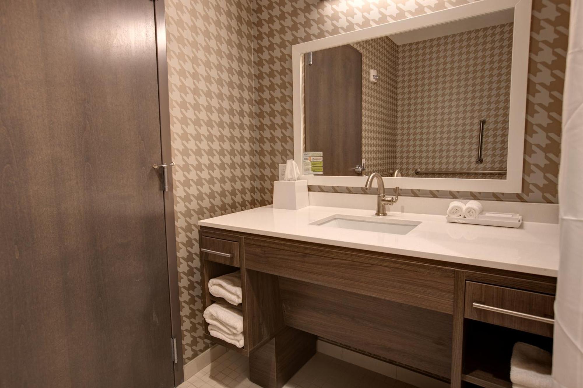Home2 Suites By Hilton Charlotte Uptown Екстериор снимка